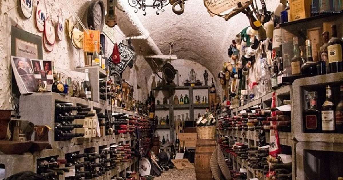 Il museo del vino dell'enoteca De Candia, testimonianza di una Carrassi che non c'� pi�